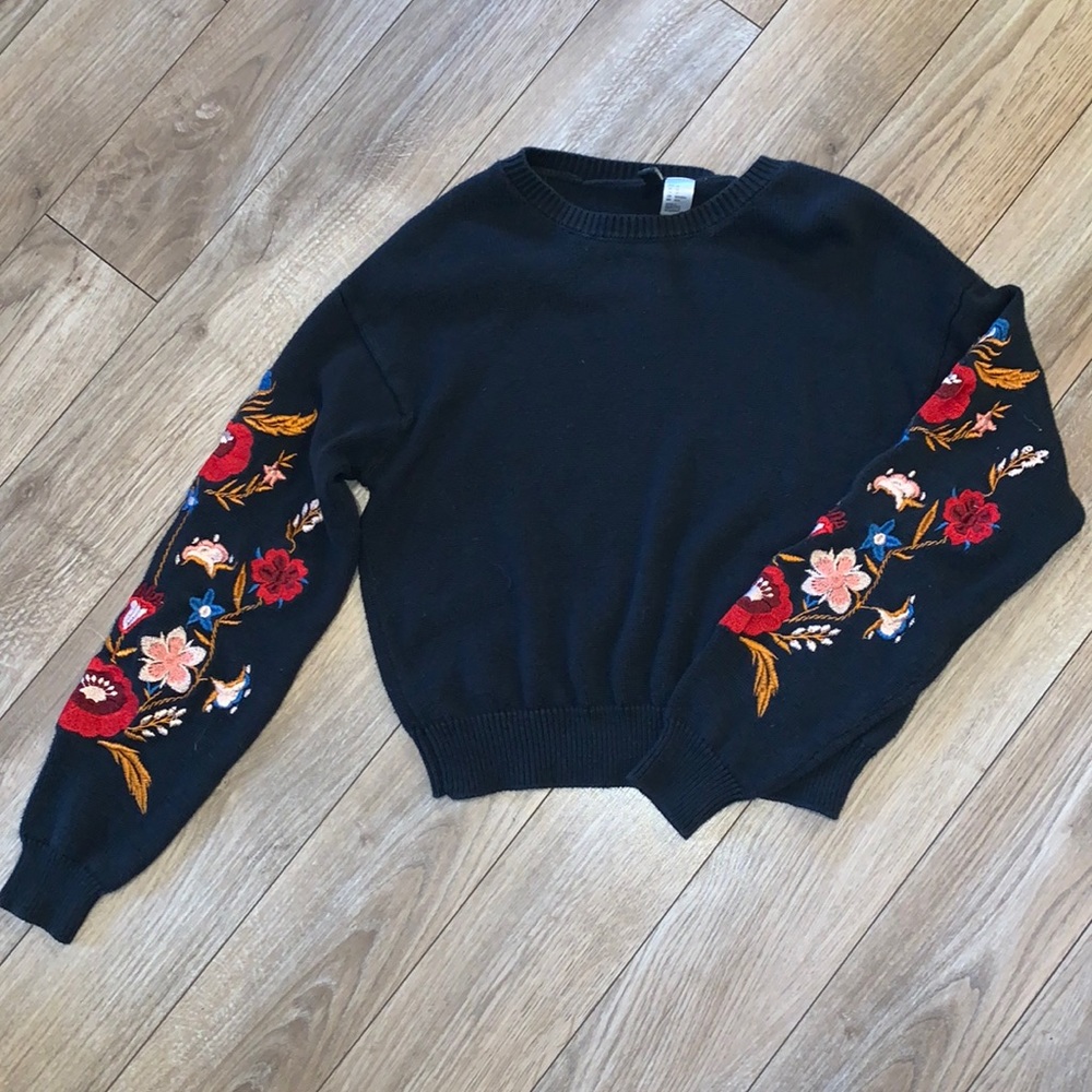 Crop embroidered sweater